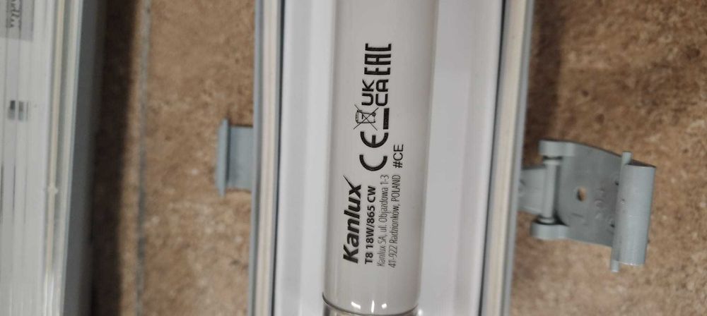 Oprawa świetlówki, Jarzeniowej 6szt. kompletne z Jarzeniówkami