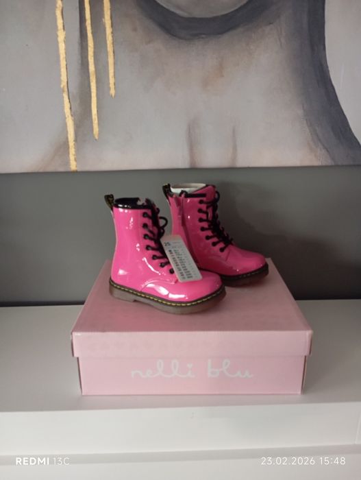 Różowe lakierowane trzewiki typu glany Nelli Blu