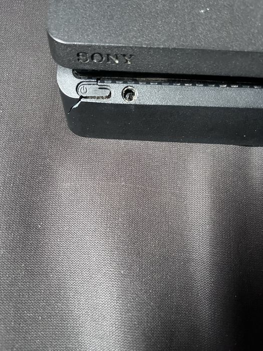 PS4 Slim 1TB – a funcionar perfeitamente