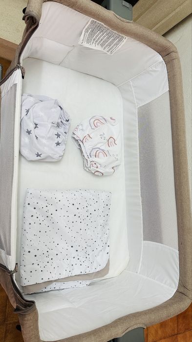 Cama de criança com duas posições com dois lençóis