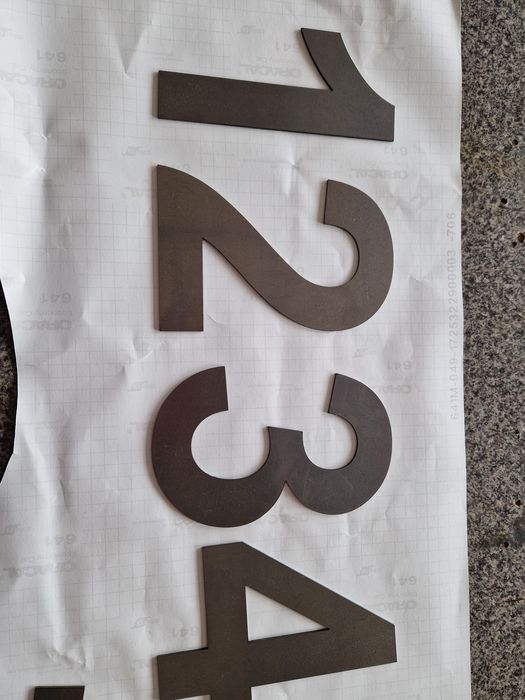 Cyfry z blachy corten