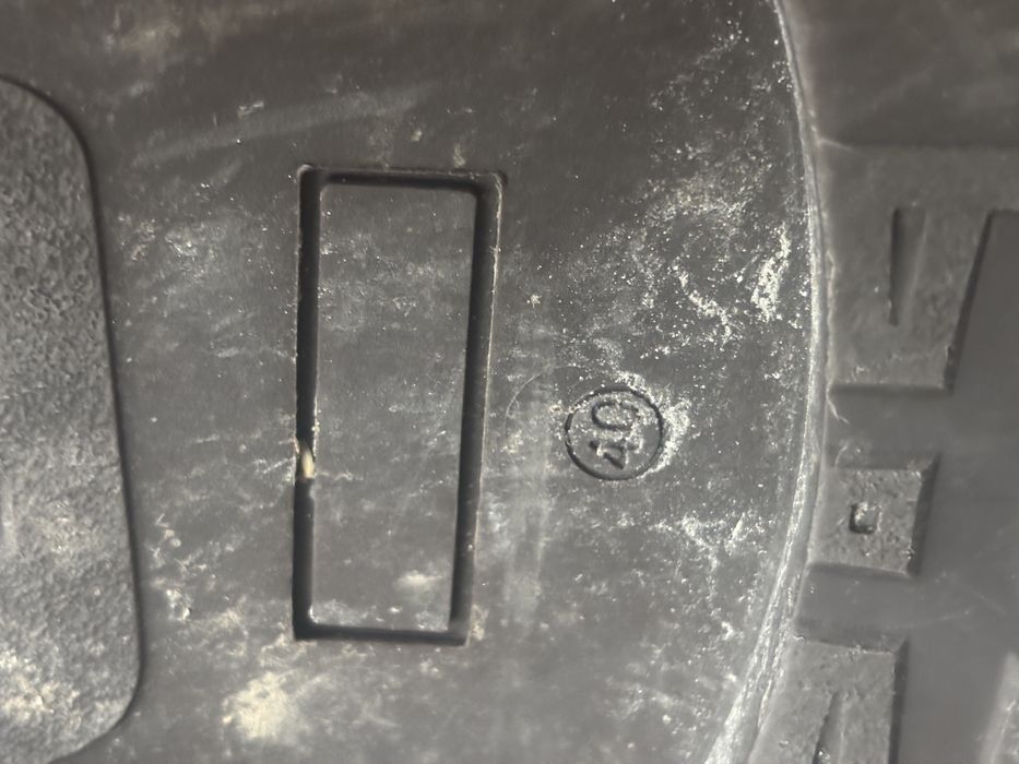 Sapatos camurça castanhos com fivela n. 40