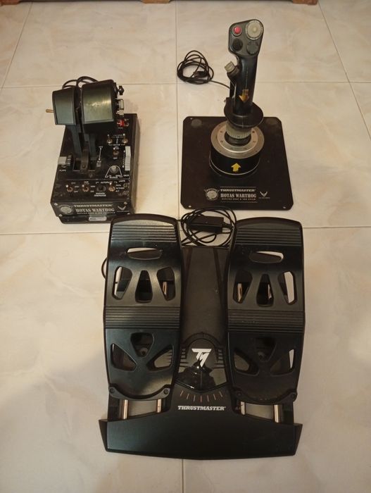 Joystick throttle e pedais hotas warthog