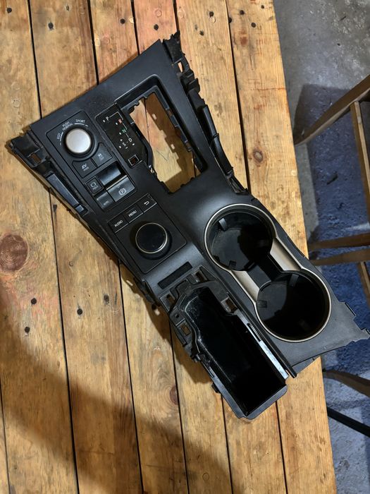 Центральна консоль на лексус Lexus