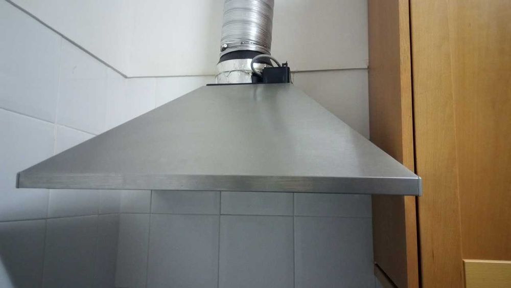 Forno e exaustor usados