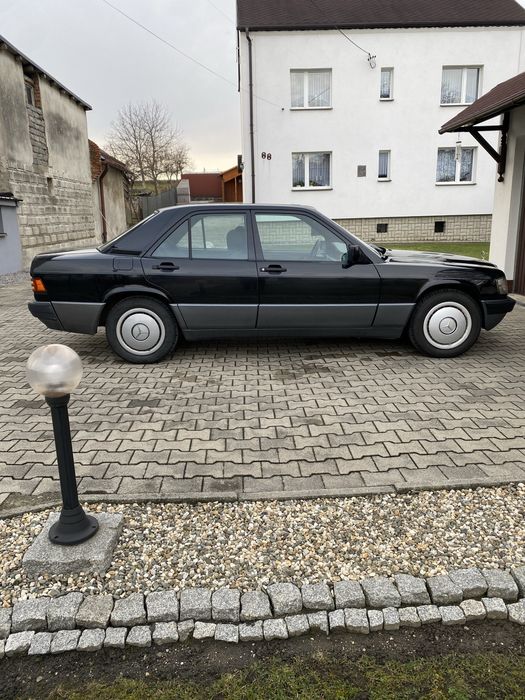 Mercedes Benz W201 190e 1.8 24 lata w jednych rekach