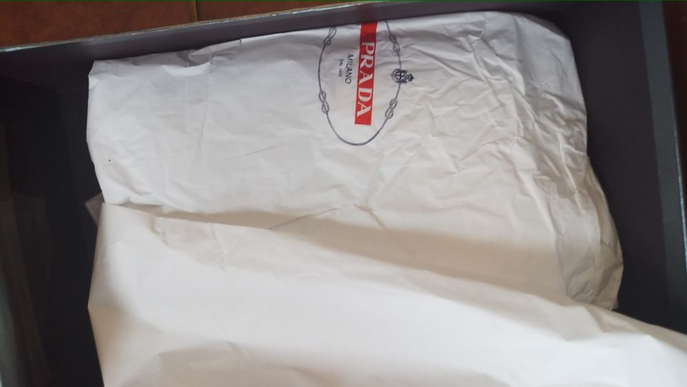 Коробка пустая от Prada