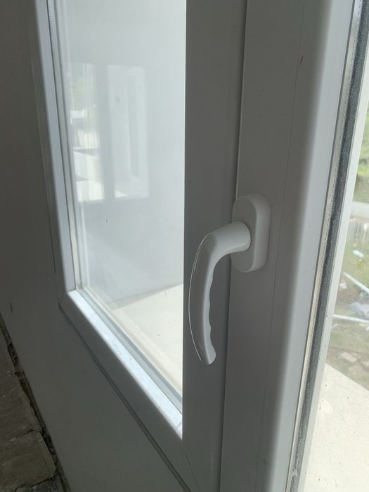 Janela PVC branco basculante | vidro duplo | excelente estado