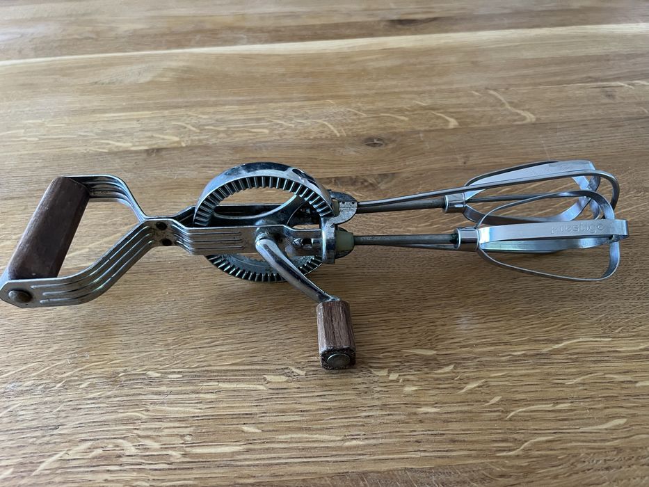 Ręczny mikser na korbkę retro Prestige