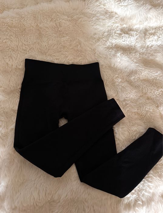 czarne prążkowane legginsy idealne na siłownię gym twenty days