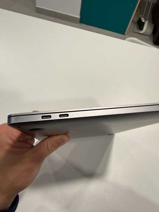 MacBook Pro 13” M1 (2020) – 8GB RAM / 256GB SSD – Ótimo Estado