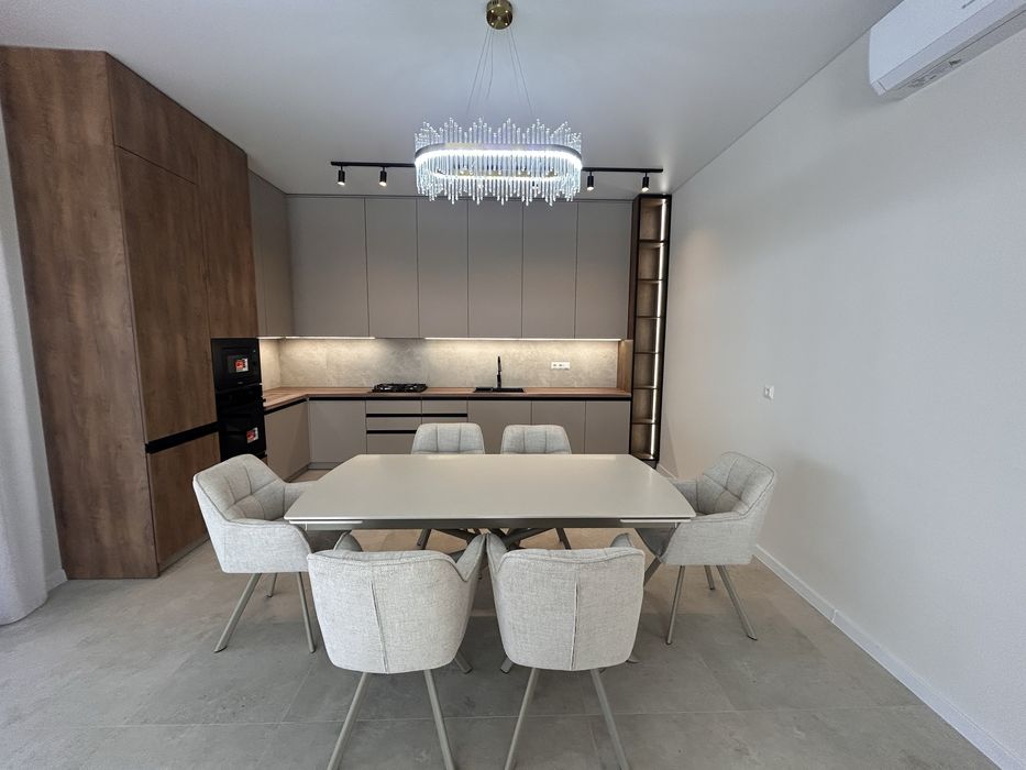 Продаж новенького будинку , заходи і живи!  Американка, без комісії.