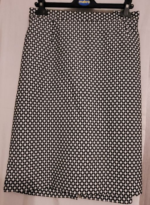 Elegancka spódnica czarno-biała