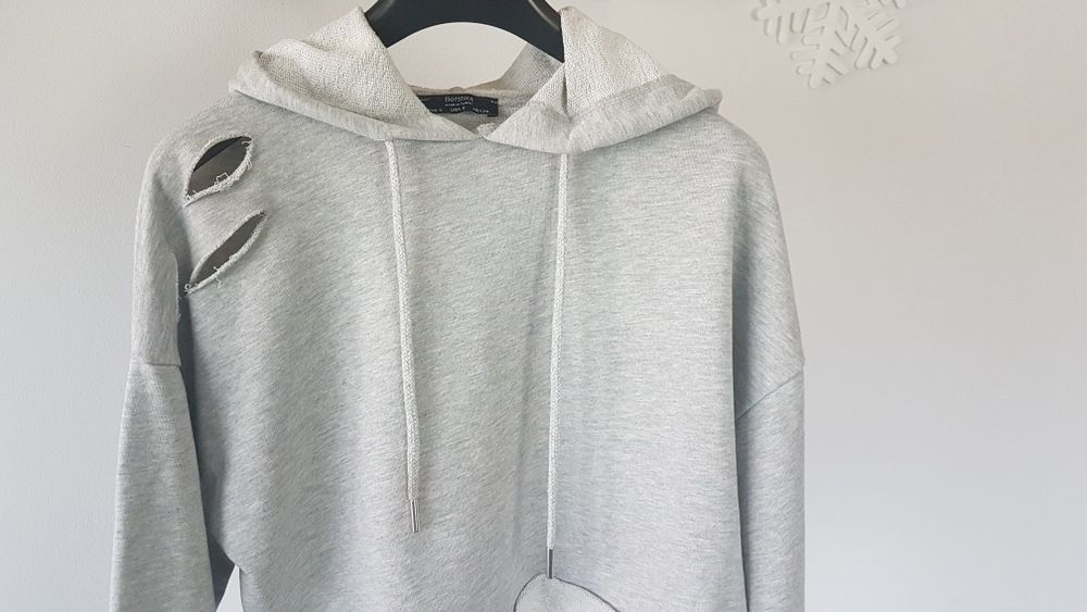 Bluza Bershka krótka z dziurami