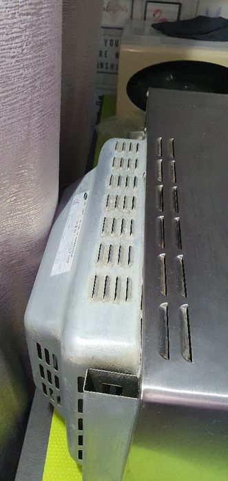 Продам мікрохвильову піч SAMSUNG C139STR