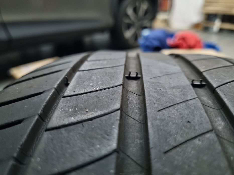 2 pneus Michelin: Primacy 3 e Primacy HP 215/45R17