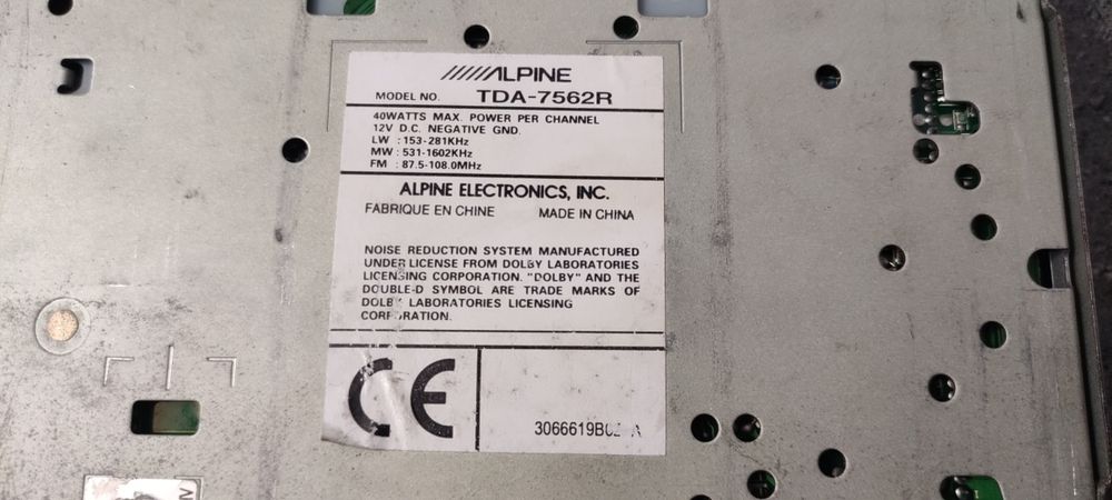 Radio samochodowe marki Alpine TDA-7562R sprawne subwoofer kasety