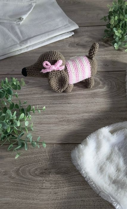 Jamnik na szydełku amigurumi pies