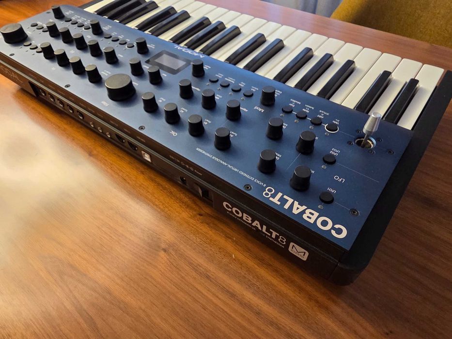 Sintetizador Modal Cobalt8 com decksaver
