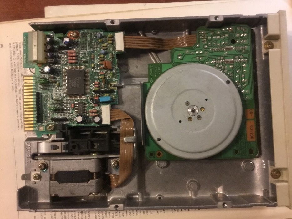 Дисковод 5,25" TEAC от старого компьютера.