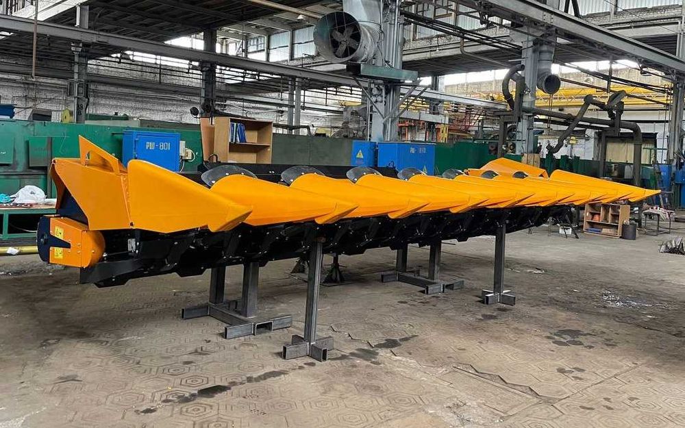 Жатка кукурудзяна 8 рядків, 6 рядків з компенсацією -25% Нова