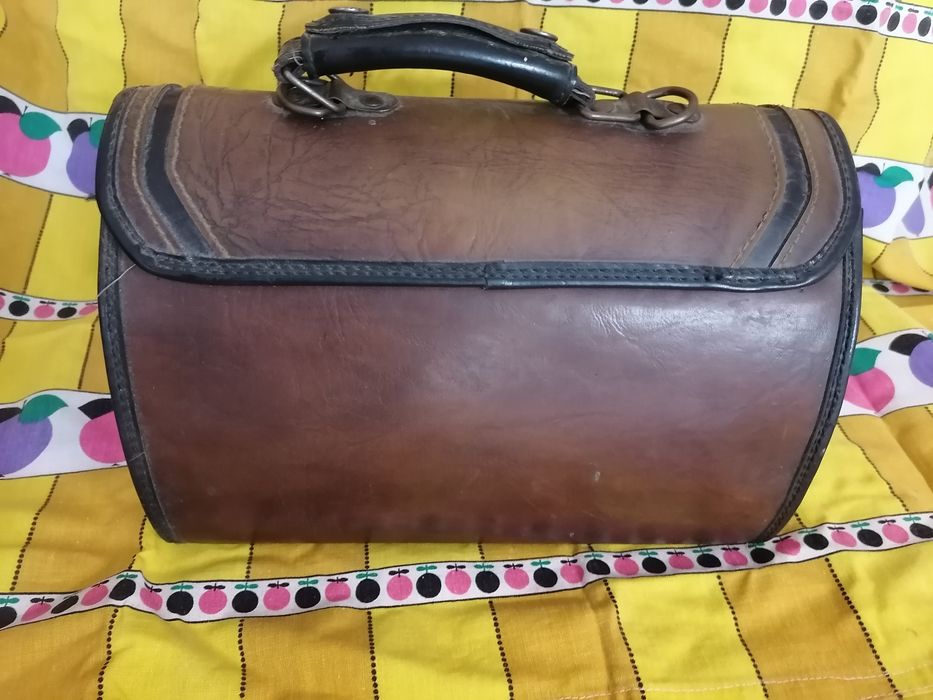 Kuferek  skórzany  firma  LA BELLA  uzywany