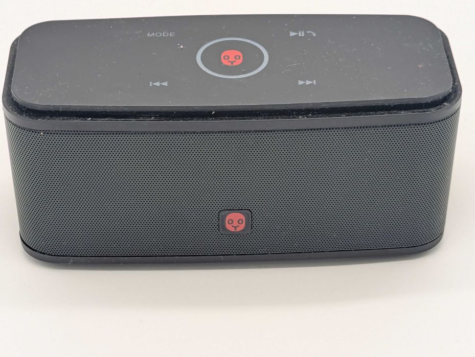 Altifalante Bluetooth de 2x3 Watts. Em bom estado.