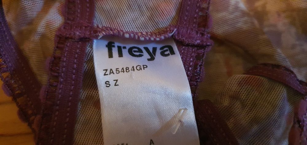 Stringi freya nowe z metką S