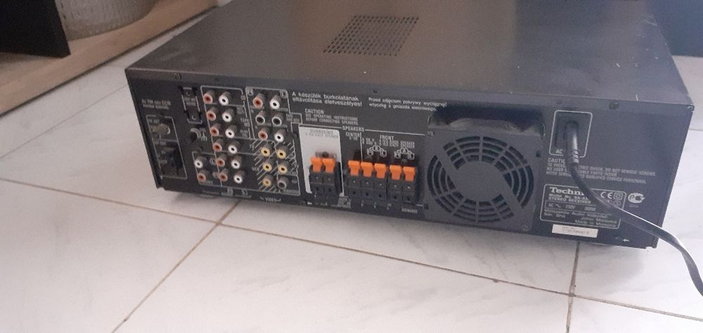 Amplificador  com 5 colunas technics