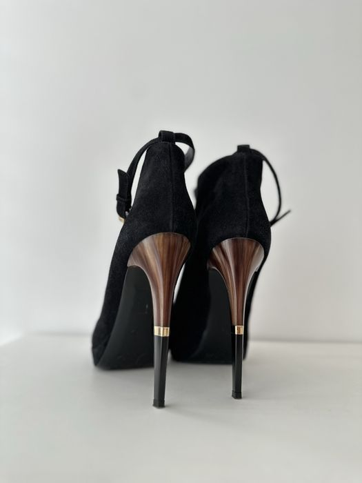 Botas salto agulha em pele camurça Luís Onofre