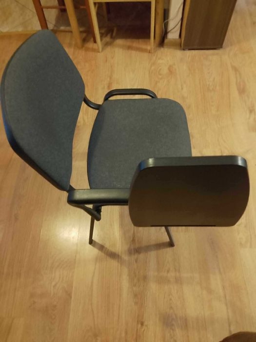 Krzesło biurowe z podkładką (panelem)