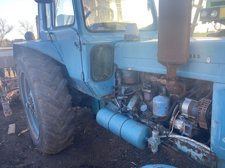 Трактор мтз 80.