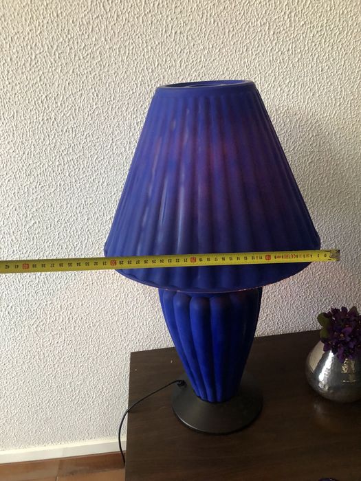 Candeeiro em vidro fosco azul