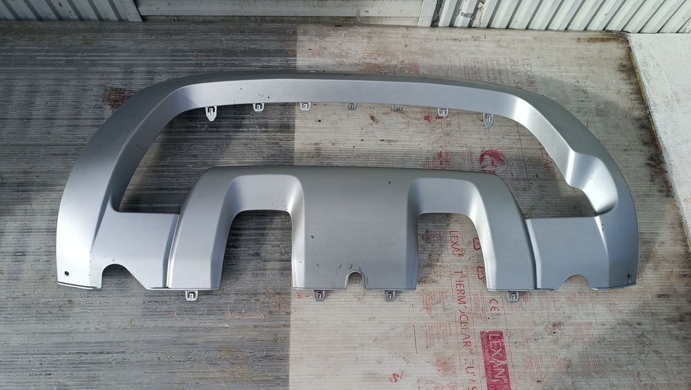 Vendo moldura do parachoque de Dacia Duster ano 2016