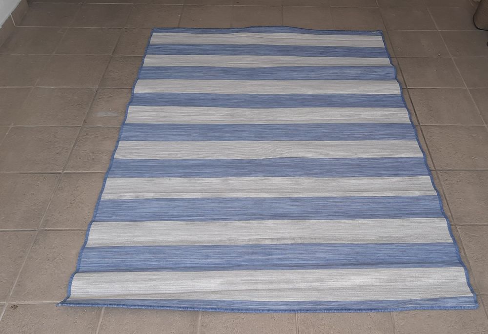 Tapete Ikea Vrensted azul e bege