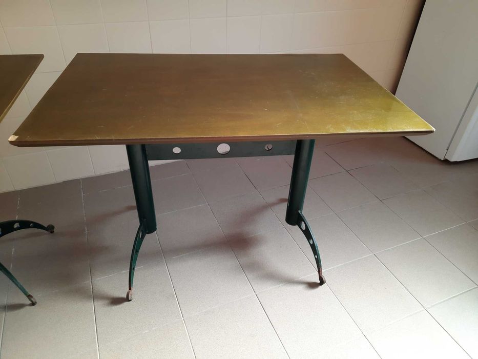 Mesa de café e cadeiras