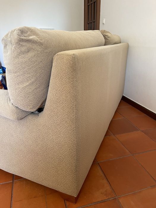 Sofá de dois lugares