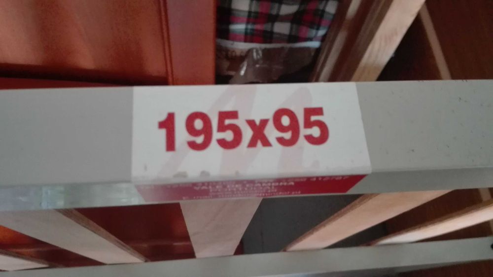 Cama solteiro com mesa cabeceira