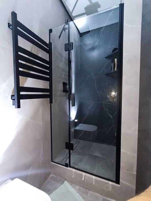 Нестандартные стеклянные душевые кабинки и перегородки