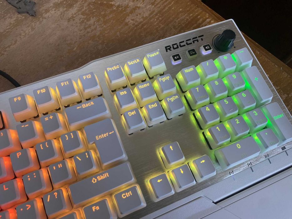 Teclado Mecânico Roccat Vulcan 122