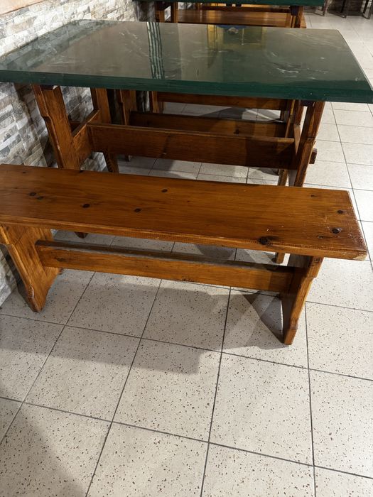 Стіл з лавками для кафе