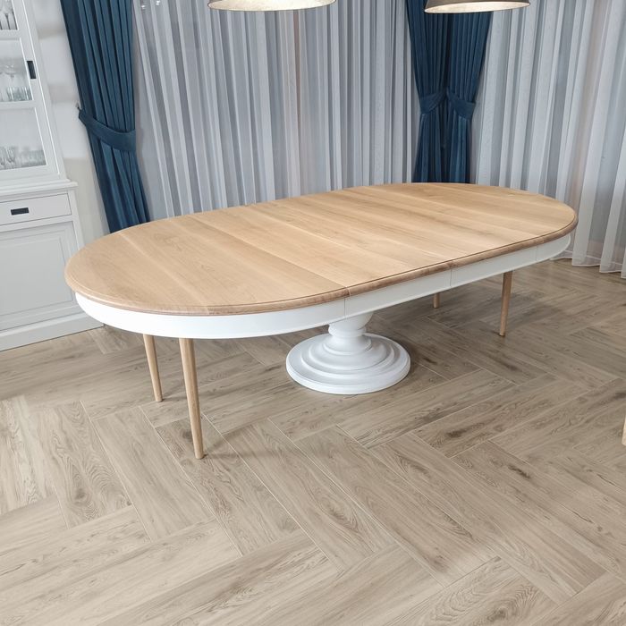 Rozkładany okrągły stół dębowy model Senator i Starostality dąb