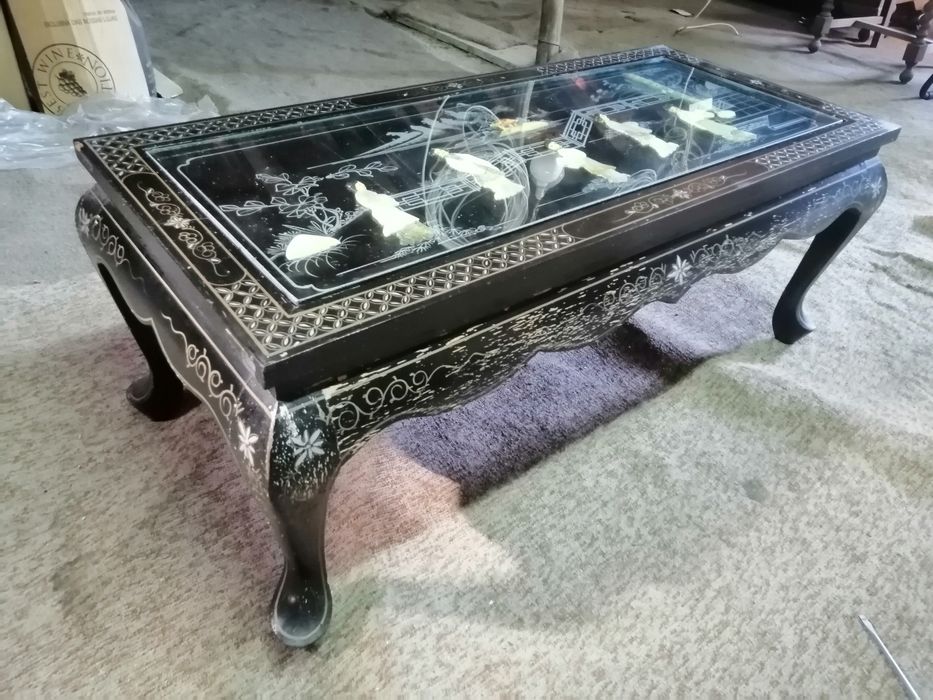 Mesa e arca oriental com + de 30 anos64729673892355120