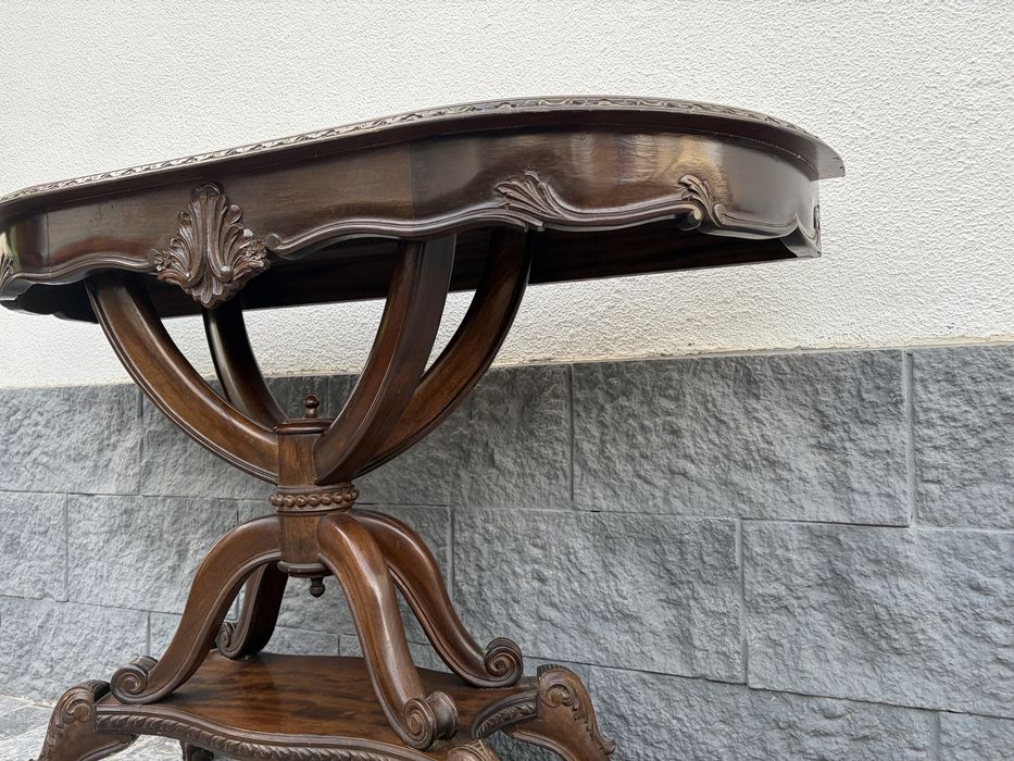 Consola Meia-Lua (Demilune) em Madeira com Entalhes Clássicos