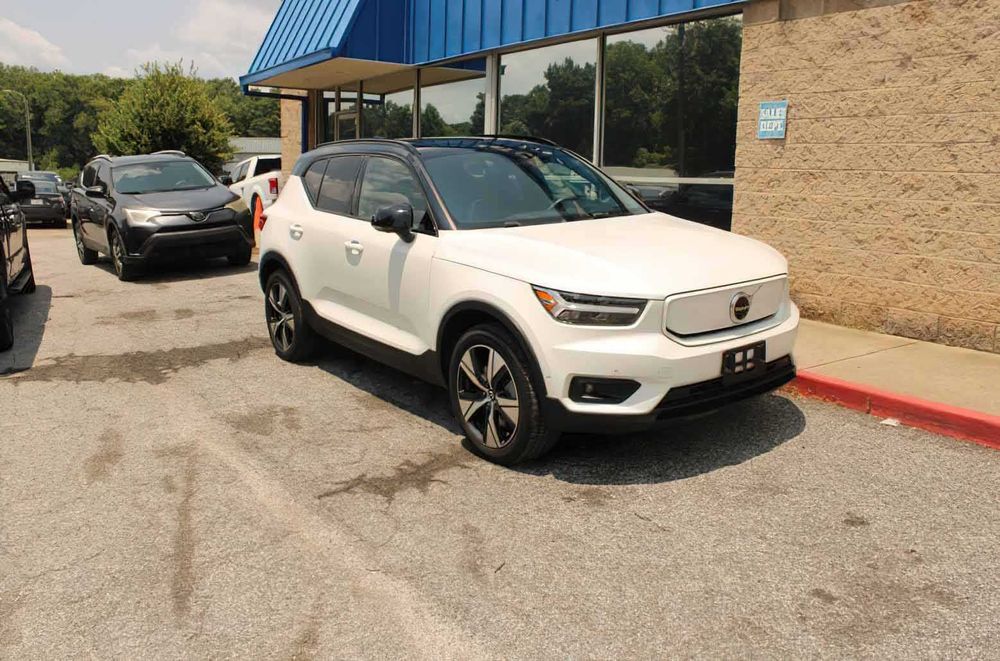 Volvo XC40 Electric      2022