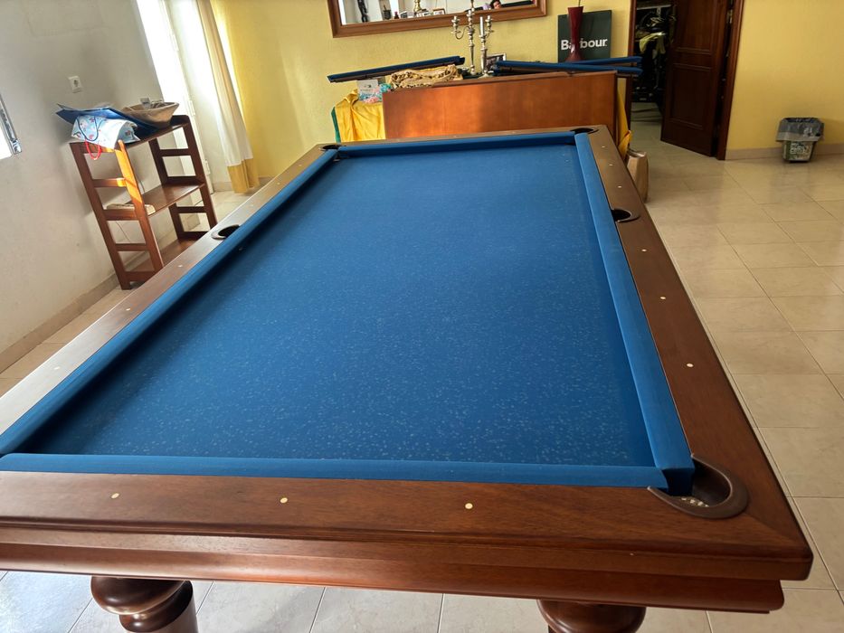 Mesa tripla: Snooker + Bilhar + Mesa de jantar.