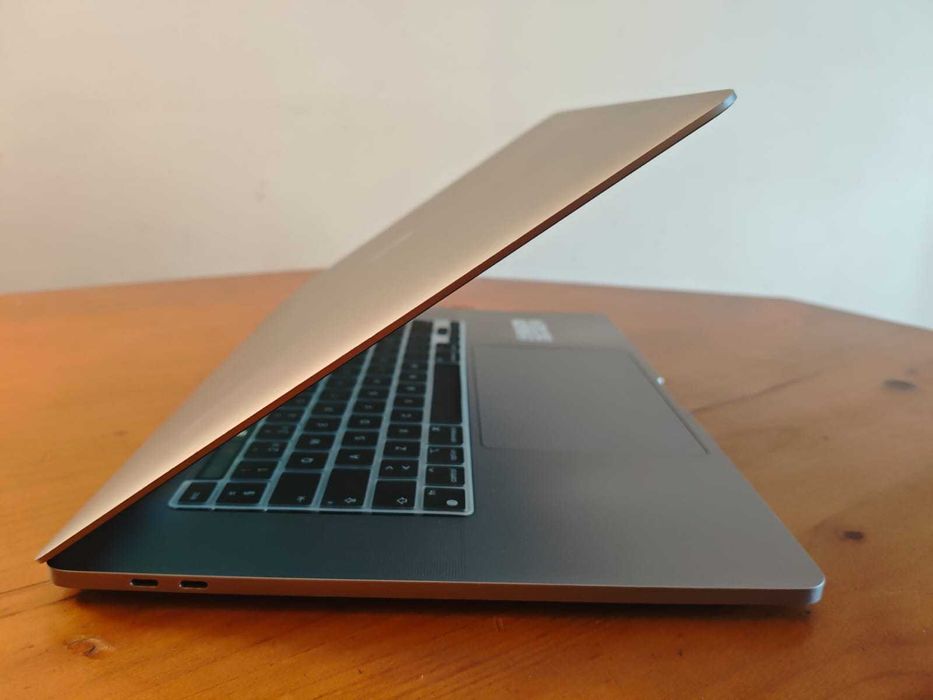 MacBook Pro 16.1 (i9 Octa-Core - Touch Bar), 32/512 GB (Jan 2021)64737826938243122