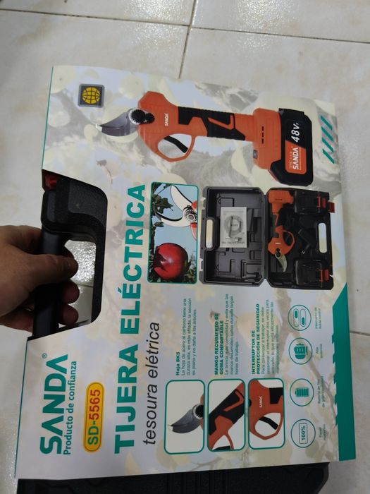 Tesoura eléctrica