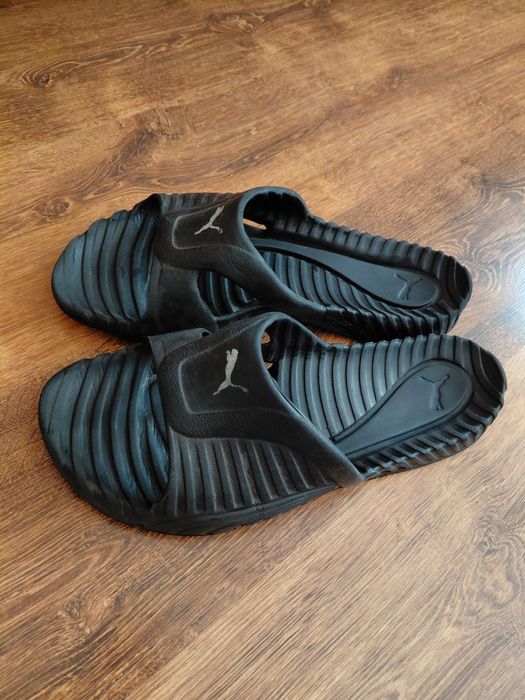 Puma  lekkie klapki basenowe  rozmiar  45