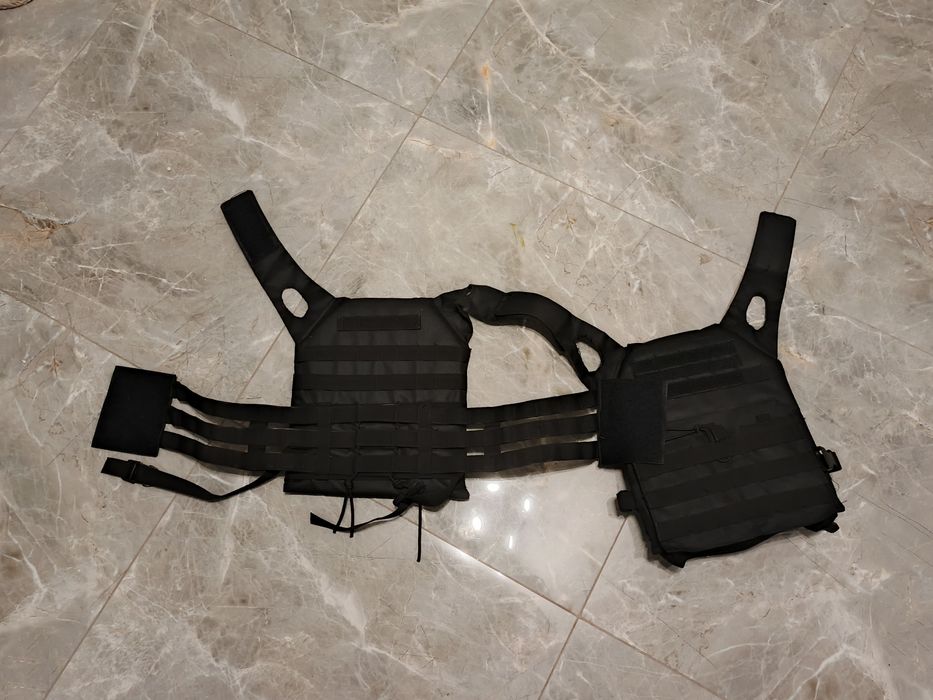Czarna kamizelka taktyczna plate carrier